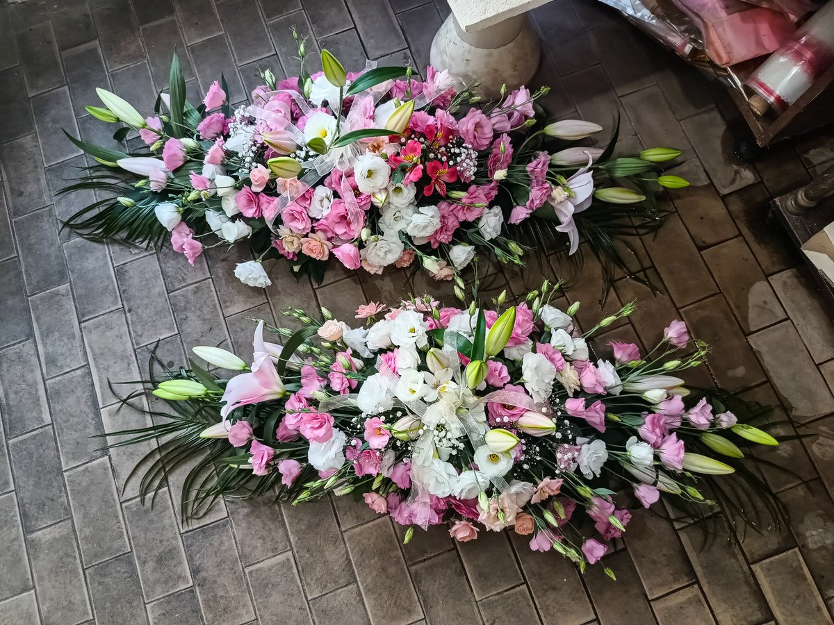 #weddingday #weddingdecorations #tabledecorations #ikebana #lilies #astromeria #lizianthus #roses #pinkorientallilies #pinkastromeria #whitelizianthus #pinklizianthus