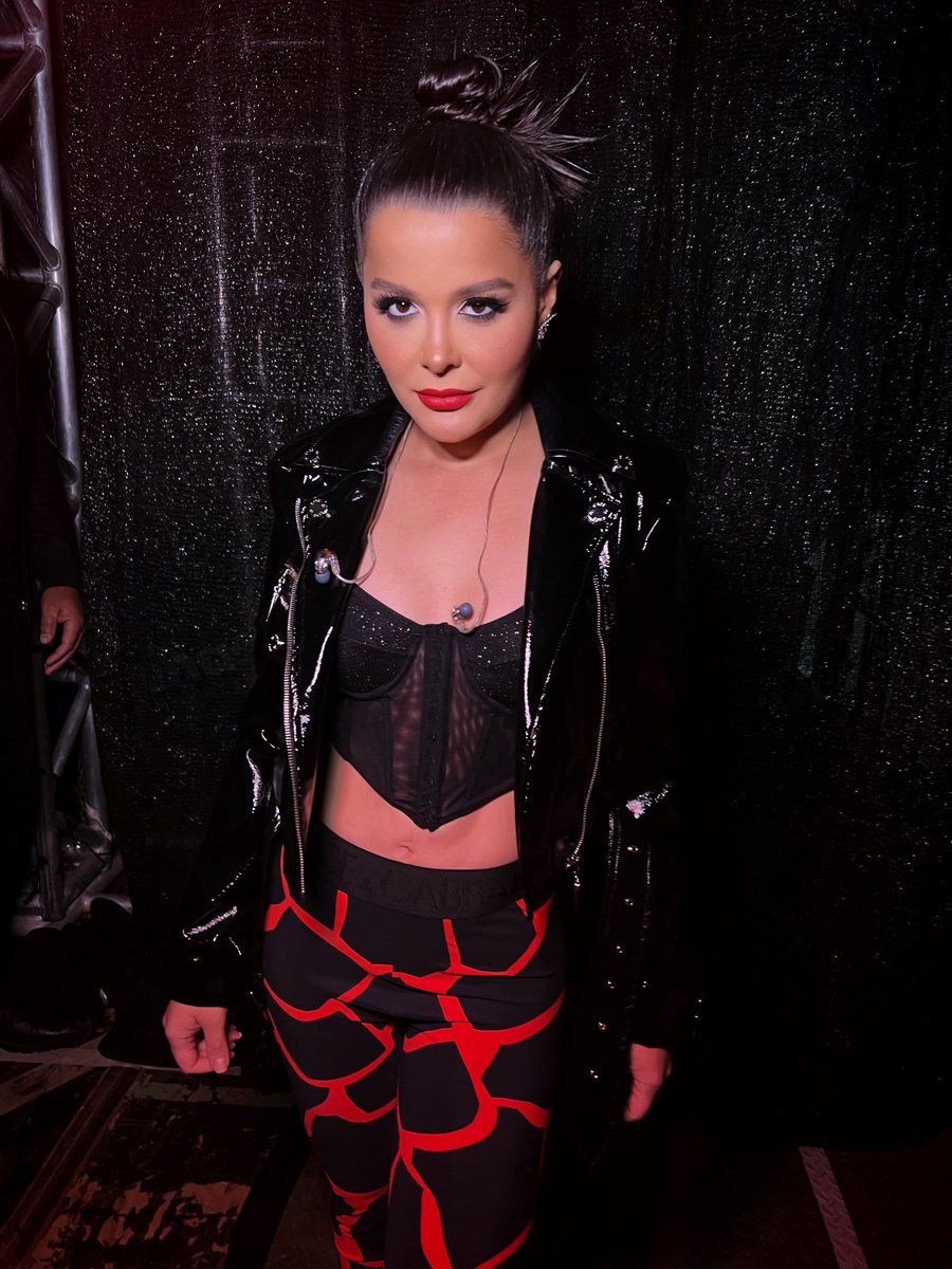 Maraisa's tweet photo. Para ser feliz é necessário arriscar, porque o maior risco de todos é nunca encontrar a felicidade! 😉❤️‍🔥 Look para o show de Monte Belo-MG. https://t.co/hQBRKzQckz
