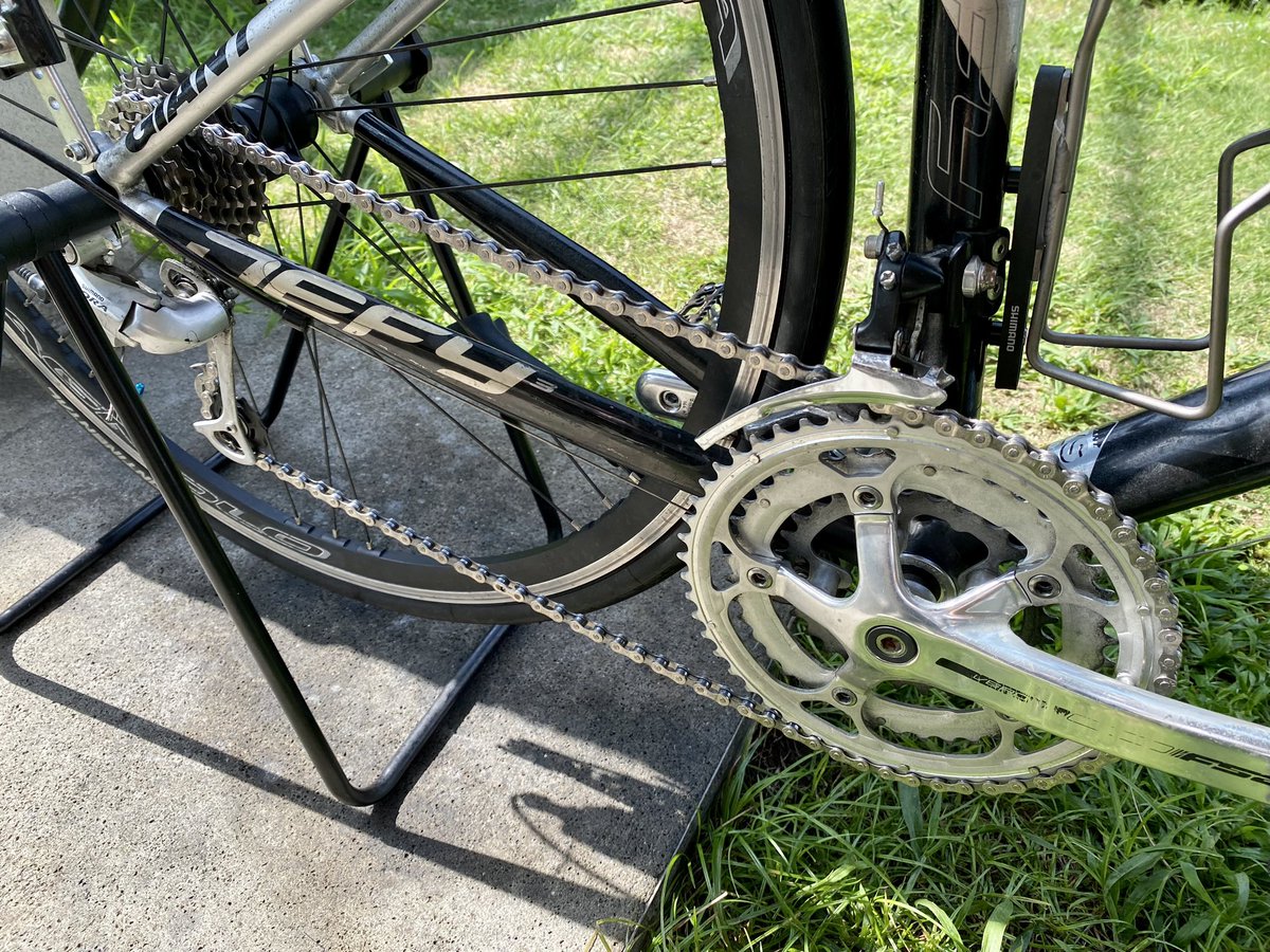 miyason559's tweet photo. 今日は息子のGiantDEFY3を清掃調整。
色んなところがだいぶヤレて来てるから、そろそろ乗換検討しないとなのかなぁ。
#ロードバイク #Giant
#DEFY3
#清掃 #洗車 https://t.co/KGVTqN4oVk