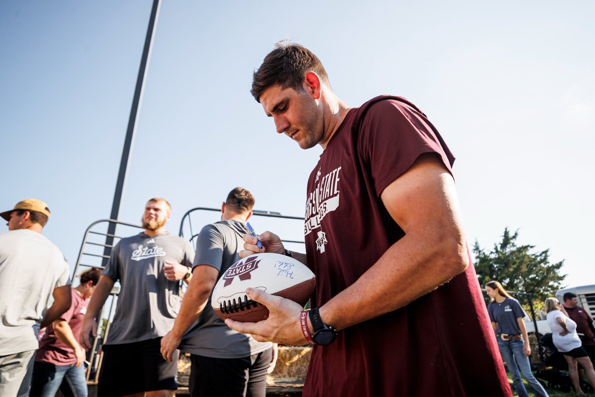 HailStateFB's tweet photo. Threw Some Hay
Ate Some Steaks
And as always, Thank you @MSBeefCouncil for our annual preseason cookout

#HailState🐶 https://t.co/7P3JaajRGv