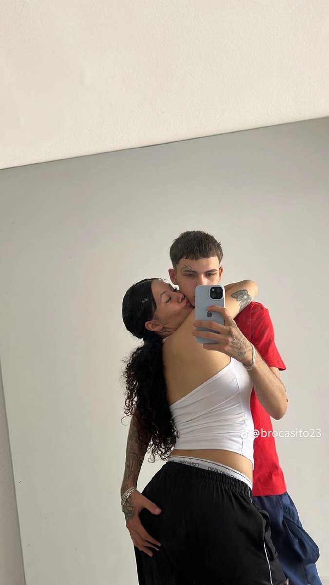 isaaxl__'s tweet photo. quero um amor igual o deles https://t.co/IKOiXbE3cA
