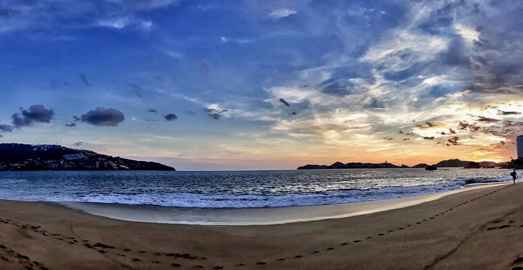 Nuestro Bello Acapulco

#diamundialdelafotografia 
#veranoenacapulco