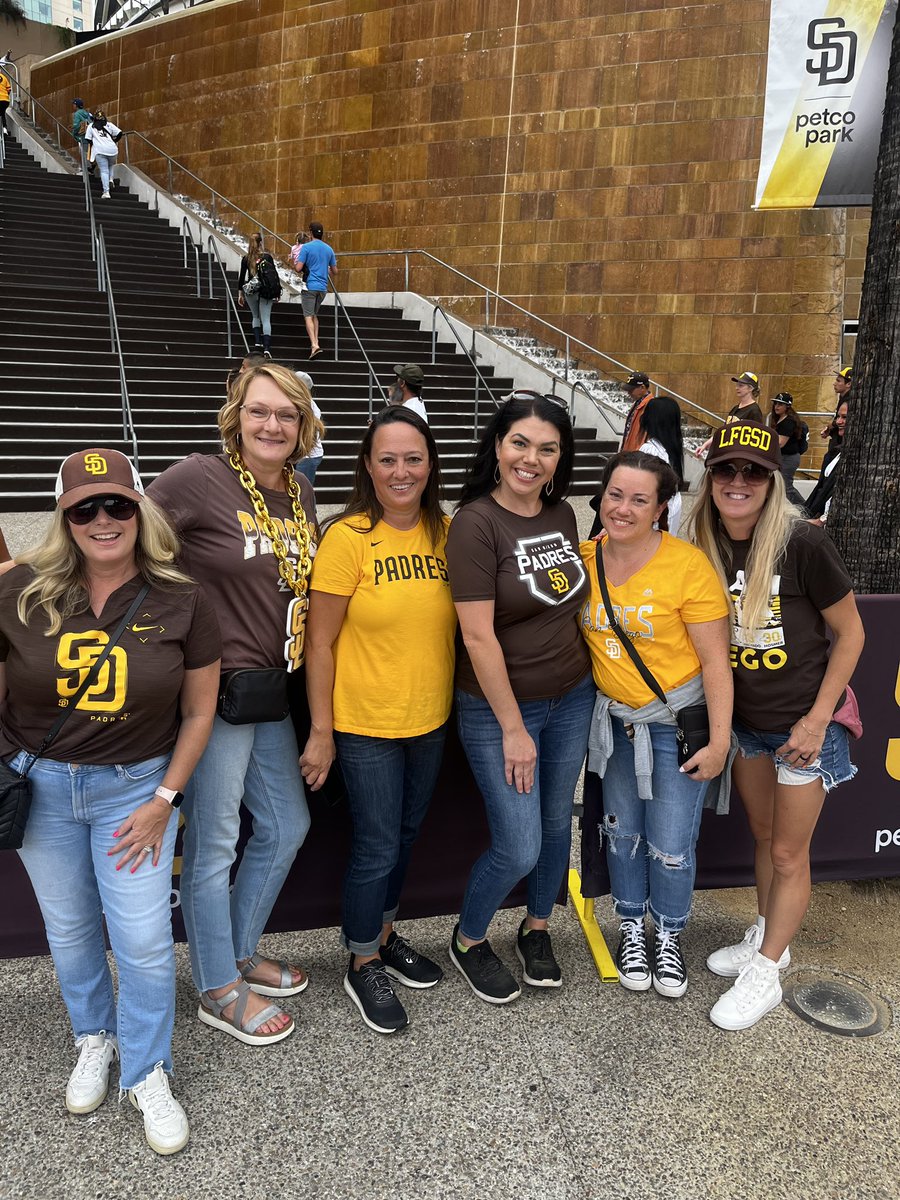 stacigray's tweet photo. #BringTheGold https://t.co/oQ9mJm7DiK