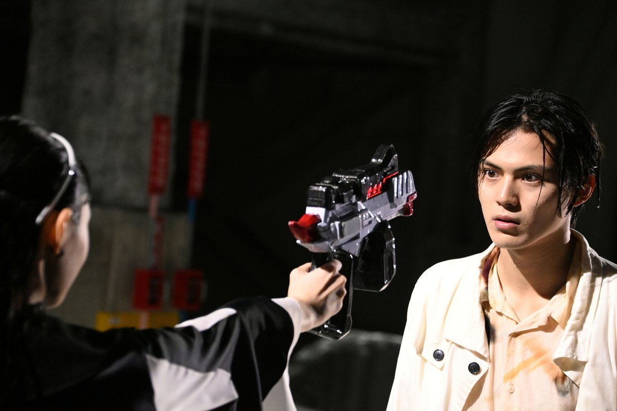 krGEATS_toei's tweet photo. コン！
48話「創世Ⅹ：ツムリの鎮魂歌」ご視聴ありがとコン🦊

英寿が撃たれて最大の不幸へ…。
このバッドエンドを覆すのは残された者たち🦊
強い願いを抱いて、いざ勝ち切ってみせてコン🦊

最終話「黎明Ⅰ：ここからがハイライトだ！」もお楽しみに🦊

#仮面ライダー���ーツ
https://t.co/f1qRxk0KC0 https://t.co/lF8A53o6IE