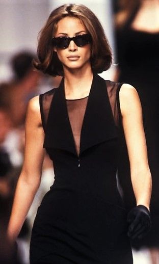 hoodcouturemag's tweet photo. Christy Turlington for Karl Lagerfeld 1992. https://t.co/mRXNtPkYkU
