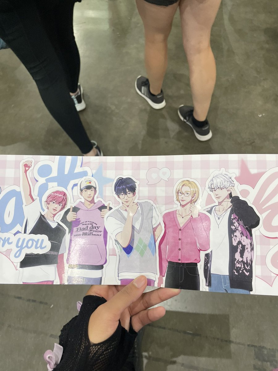 onlyqueennic_'s tweet photo. my boys did sooo good in their first special stage 😭💛💙💗❤️🖤 I LOVE MY PLAVE FAM FOREVER #PLAVE #KCON 

thank you @PLAVE_ChinaDB for the wonderful banner 🥰🥰 https://t.co/NmZ2e2a4p2