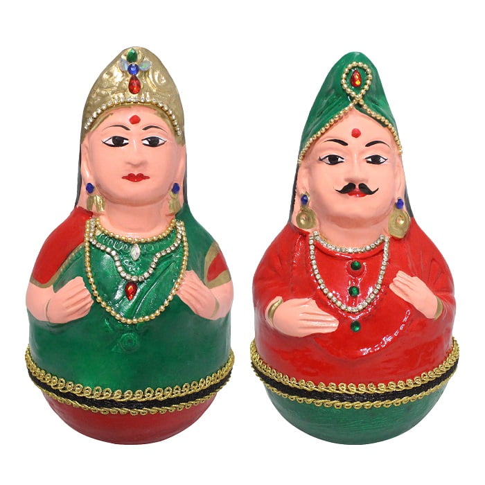 TNTourismInfo's tweet photo. Thanjavur Dolls:
A thanjavur doll is a traditional Indian toy that is made of terracotta, a type of clay. It has a round base and a head that can bobble or shake. It is balanced in such a way that the center of gravity and the total weight are at the lowest point, (1) https://t.co/BER4976gnZ