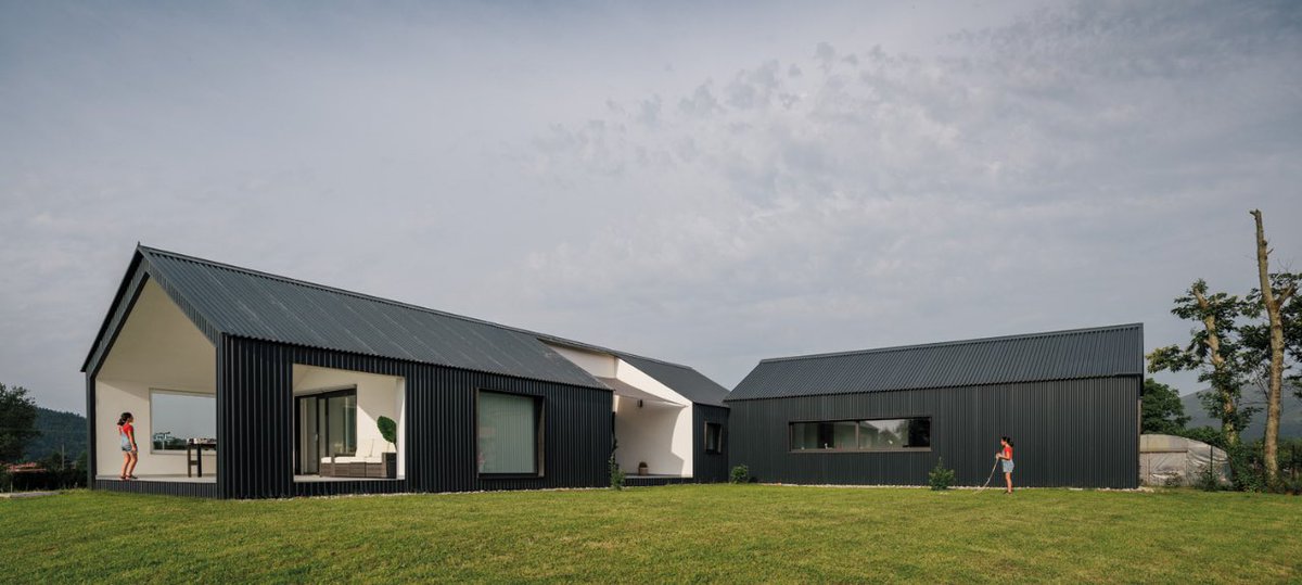 4AAAAart's tweet photo. Farm House Inspo by Héctor Nevarro Architects
Photography: Subliminal Image
Image Source: @retokommerling https://t.co/sEM3HrAqOH