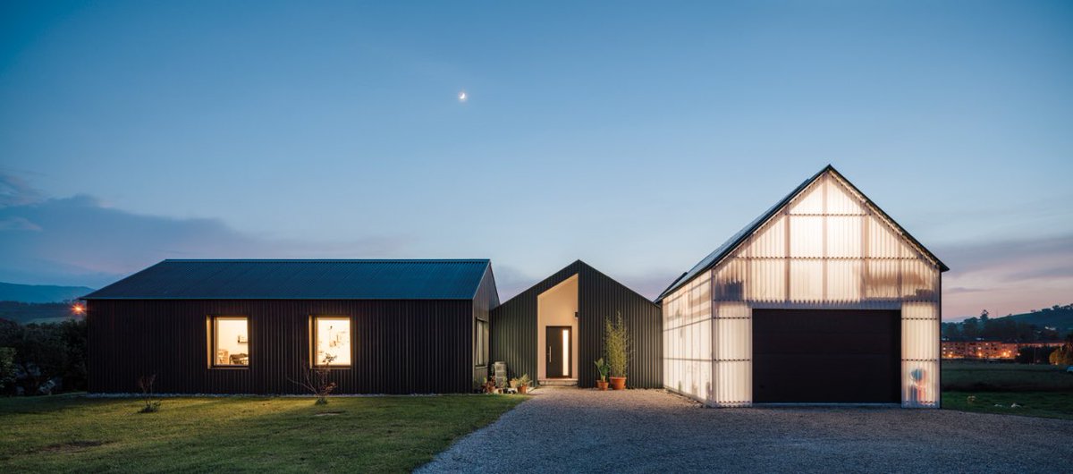 4AAAAart's tweet photo. Farm House Inspo by Héctor Nevarro Architects
Photography: Subliminal Image
Image Source: @retokommerling https://t.co/sEM3HrAqOH