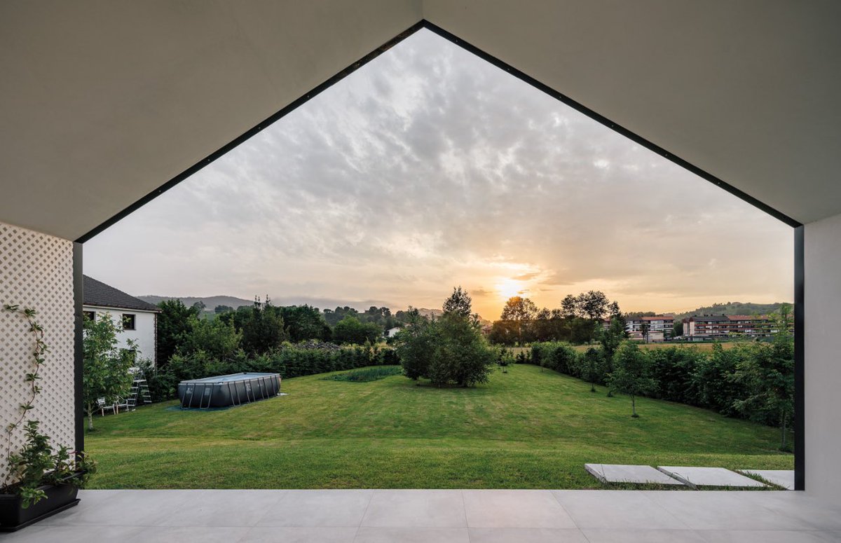 4AAAAart's tweet photo. Farm House Inspo by Héctor Nevarro Architects
Photography: Subliminal Image
Image Source: @retokommerling https://t.co/sEM3HrAqOH