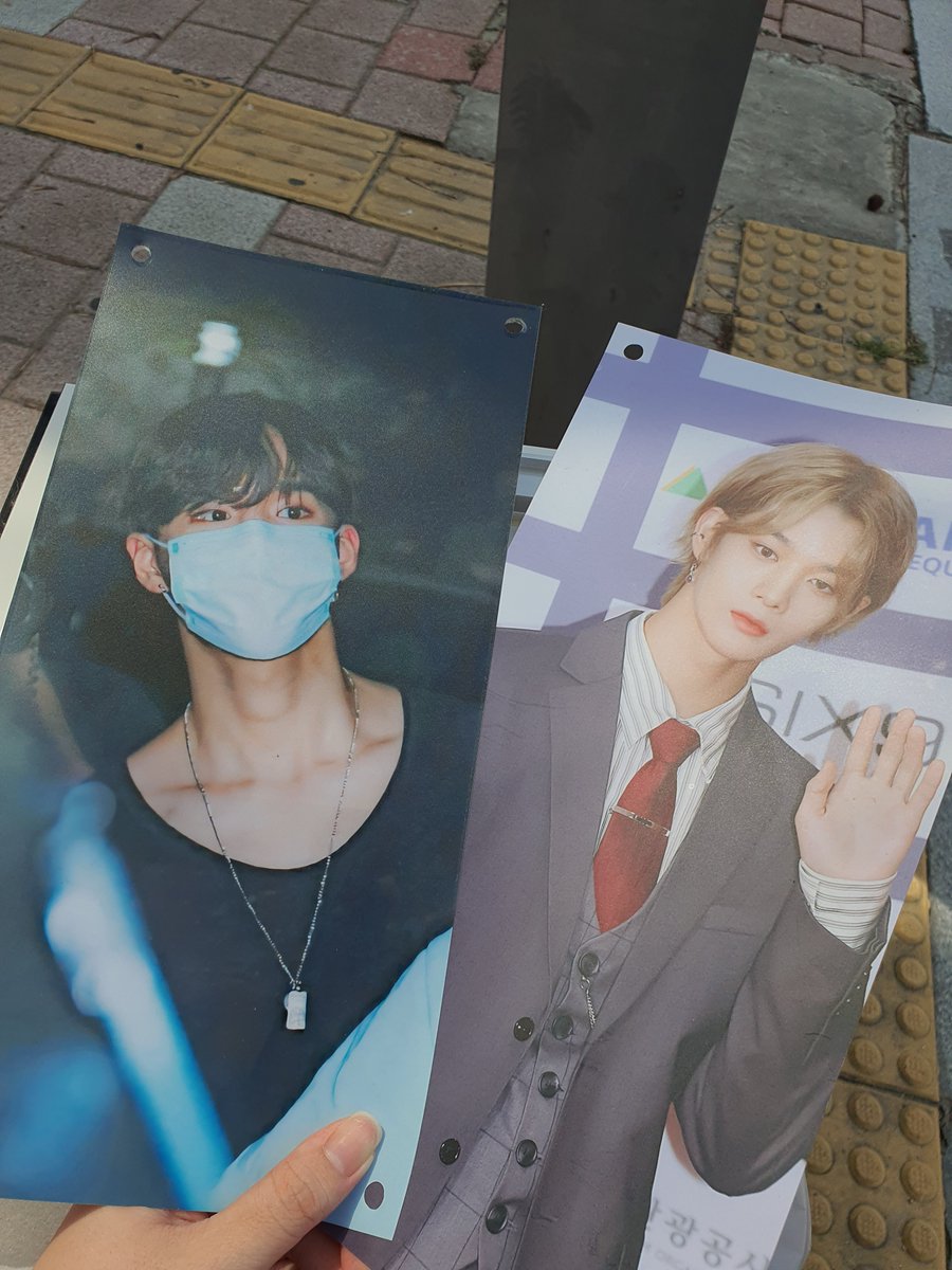 G0MD0L2's tweet photo. 오늘스티커나눔하면서 A4액자, 미니거치대(?)도 같이 나눔해요!!

생카때전시했던물품들이라 약간의생활기스가 있을수있습니다

사진&amp;제작 뭉스(@moongs_990226) 동의받음

CIX 팬미팅 나눔 https://t.co/eEQKfqkzqO