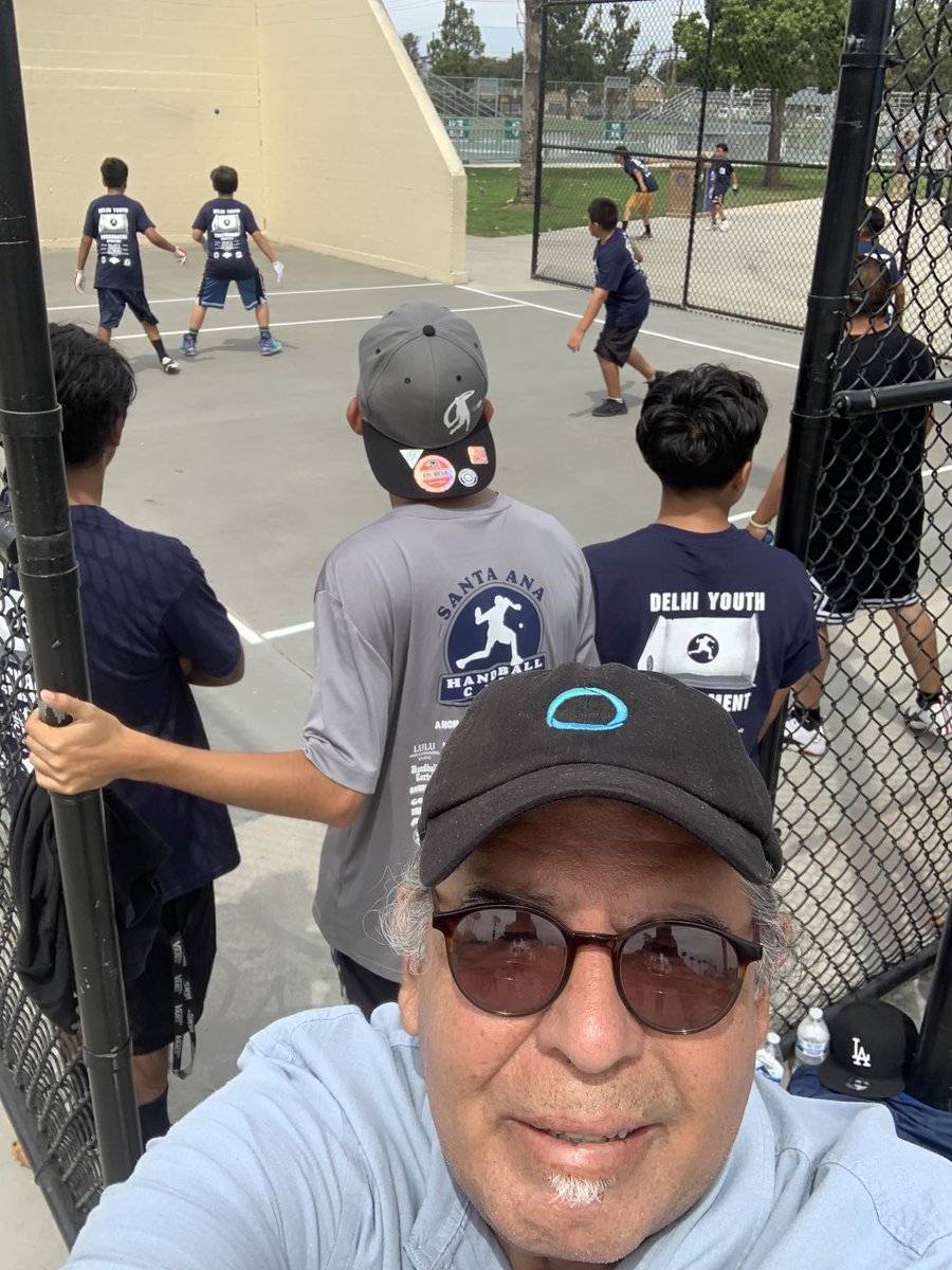 PastorJack5's tweet photo. Dateline: #DelhiPark
Santa Ana Handball Club is an emerging non-profit committed to elevating this urban sport as a positive alternative; and providing clinics for young ones.
#aBall&Wall
#GilGranado https://t.co/KyDzpcEVoP