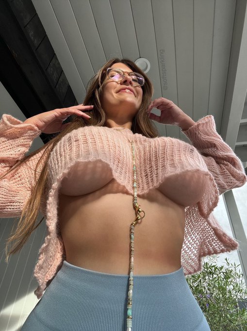 Having a big big stretch - retweet for an even bigger stretch https://t.co/Mr6t4cDvP9