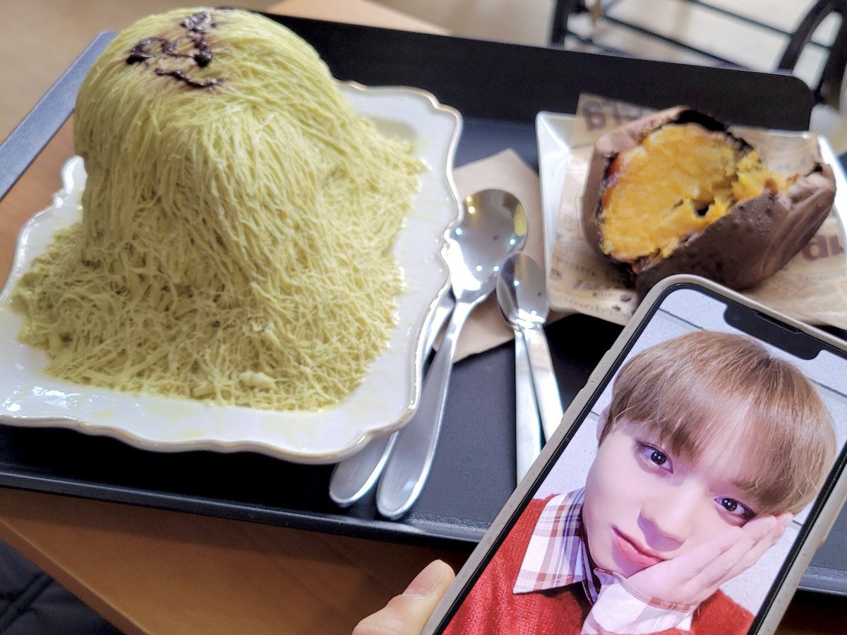 maycornchee's tweet photo. [망원] 카페빈틈

작년 크리스마스 겨울날 먹었던 포실포실 따끈한 고구마랑 비건 실타래 빙수 메론맛..💛💛 아 실타래빙수 먹으러 또 가고싶어🥺🥺🥺

#지훈아_여기가_맛있지훈
#나의비거니즘일기 https://t.co/RXdZuI0Afw