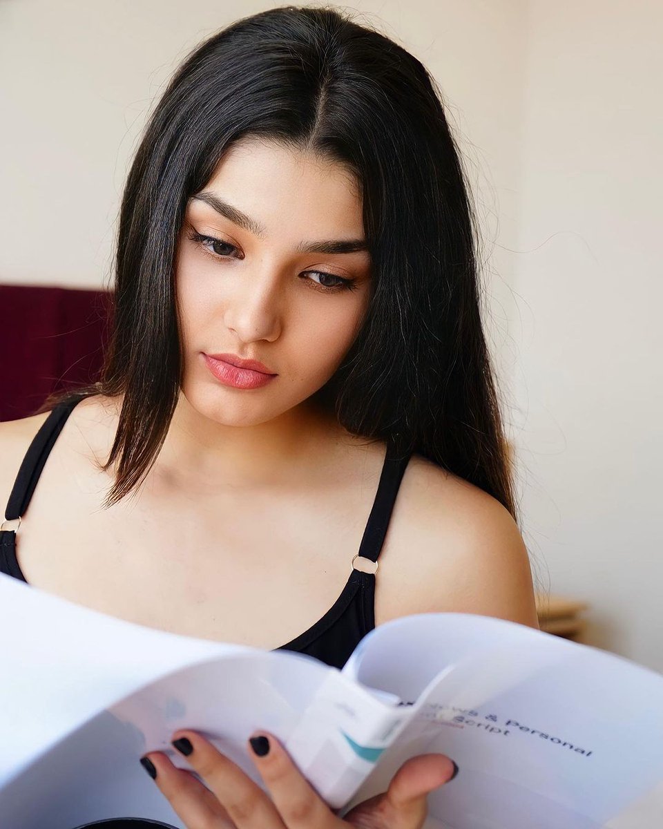 akshitavermaco's tweet photo. 🎬 Take up the art of script learning! Getting into character and diving deep into the lines. 📝🎭 #ScriptLearning https://t.co/y3tKIXJWlN