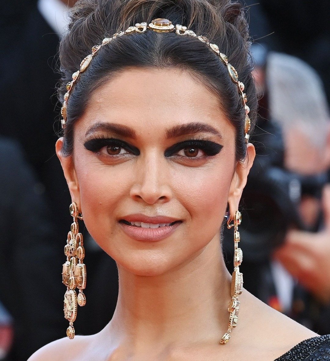 KattarKapoor's tweet photo. Truth Bombs that wokes and RK haters will never highlight . 🤝

1. Deepika had more boyfriends than the total number of girlfriends RK had.

2. Deepika had more boyfriends than the total number of girlfriends Ranveer Singh had.

3. Ranveer Singh confessed to dating three girls at the same time.

4. RK and DP were in a relationship for just 18 months, yes, that's true!

5. Alia and Ranbir got married after dating for 5 long years.

6. After RK-DP's breakup in 2009, she immediately dated Sid Mallya within months.

7. She broke up with RK in 2009 but experienced depression in 2014 when she was dating her husband, and the reason was Ranbir, according to her PR.

The industry is often dominated by those with the strongest PR. Two months back @Hail_Hydra08 shared  5-second clip of Deepika-Sid Mallya's 12 year old kiss from cricket stadium. Deepika's PR swiftly issued a copyright strike, leading to tweet deletion.