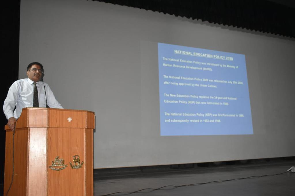PROdefprayagraj's tweet photo. #EducationForAll

A talk on National Education Policy (NEP) for parents &amp; teachers of Army Public School #Ayodhya Cantt was organised in Awadh Auditorium. The informative talk was given by the Principal of the school &amp; attended by parents, teaching staff &amp; officers from the Stn. https://t.co/SABv6y4gSO