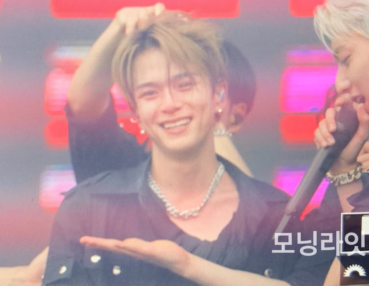 treasuremenfess's tweet photo. teume! liat happy bgt blioo 😭🥺🥺 happy terus ya hikunnnn  🥺 sembab dikit engga ngaruh, yg penting anaknya senyum happy 🥺🤍
https://t.co/2IRdo51N3F