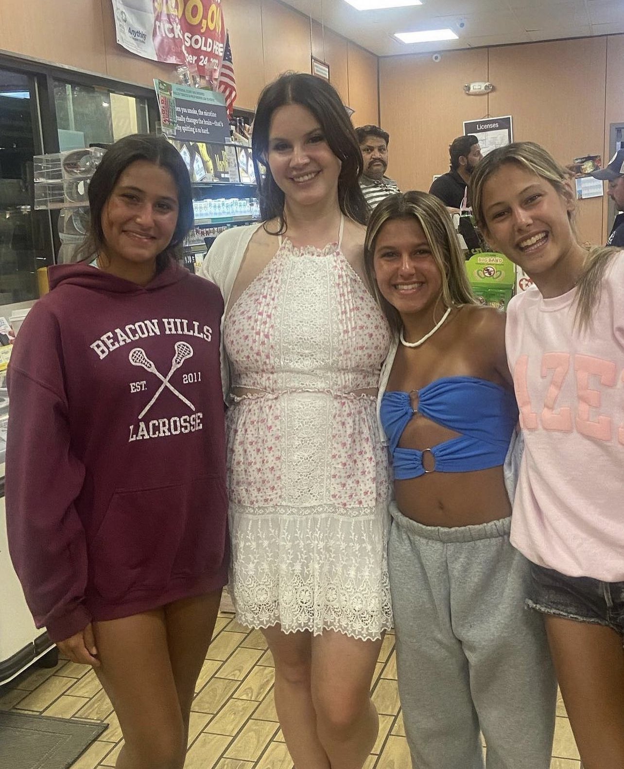 Pop Crave on X: Lana Del Rey spotted with fans at a 7-Eleven in New  Jersey.  / X