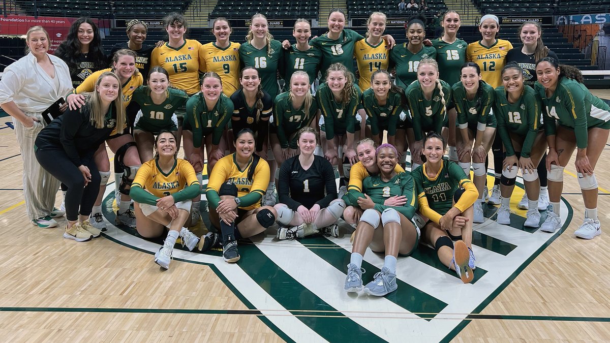 Thanks again to all our @UAASeawolves Alumni who repped the Green & Gold again tonight at the Alaska Airlines Ctr. 

goseawolves.com/news/2023/8/19…

@GNACsports @uaanchorage