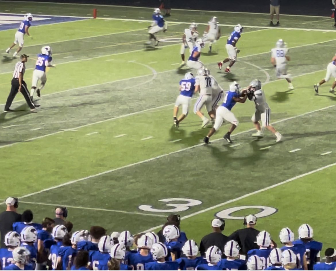 _suzannethomas's tweet photo. #SuzNews
Senior Night Royals FBALL was an Energetic Victory!! 28-14 win!! 
🌟🏈💙💥💪#CrushedCaroll
#lovemesome59
#RoyalsRock
#Revenge 
#Seniors2024
#BelieveAchieve

@HSEFootball 
@_CanyonThomas https://t.co/FQ4FJg5KEH