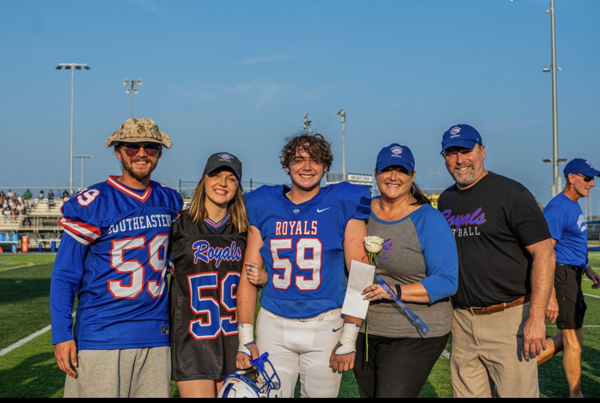 _suzannethomas's tweet photo. #SuzNews
Senior Night Royals FBALL was an Energetic Victory!! 28-14 win!! 
🌟🏈💙💥💪#CrushedCaroll
#lovemesome59
#RoyalsRock
#Revenge 
#Seniors2024
#BelieveAchieve

@HSEFootball 
@_CanyonThomas https://t.co/FQ4FJg5KEH
