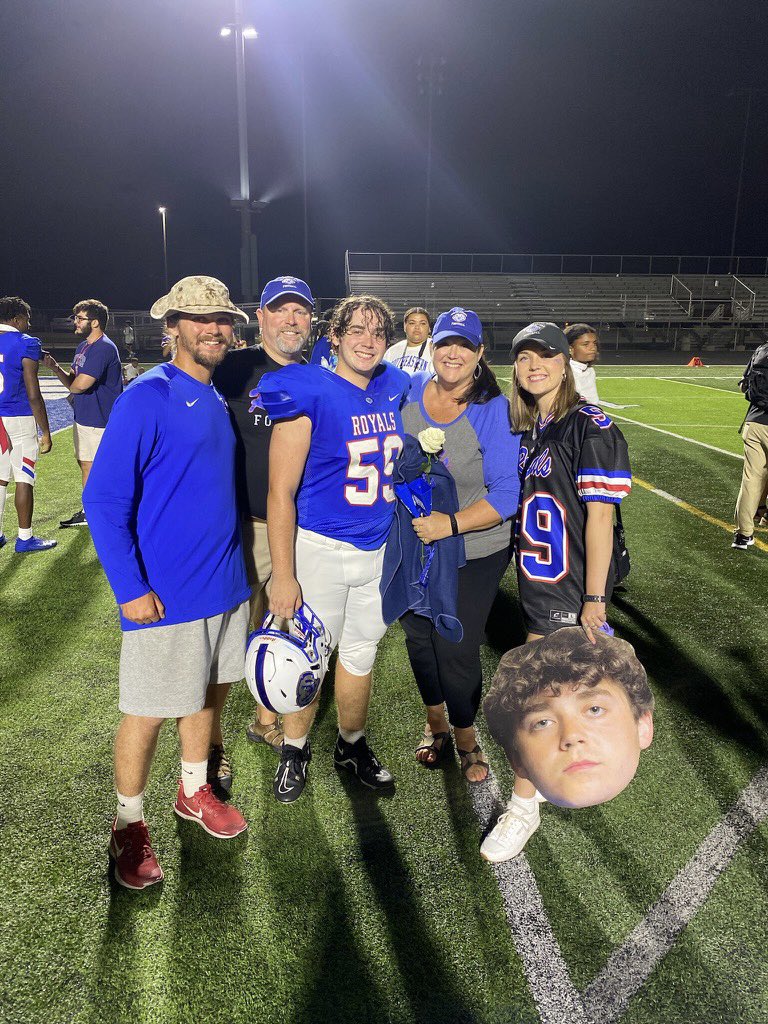 _suzannethomas's tweet photo. #SuzNews
Senior Night Royals FBALL was an Energetic Victory!! 28-14 win!! 
🌟🏈💙💥💪#CrushedCaroll
#lovemesome59
#RoyalsRock
#Revenge 
#Seniors2024
#BelieveAchieve

@HSEFootball 
@_CanyonThomas https://t.co/FQ4FJg5KEH