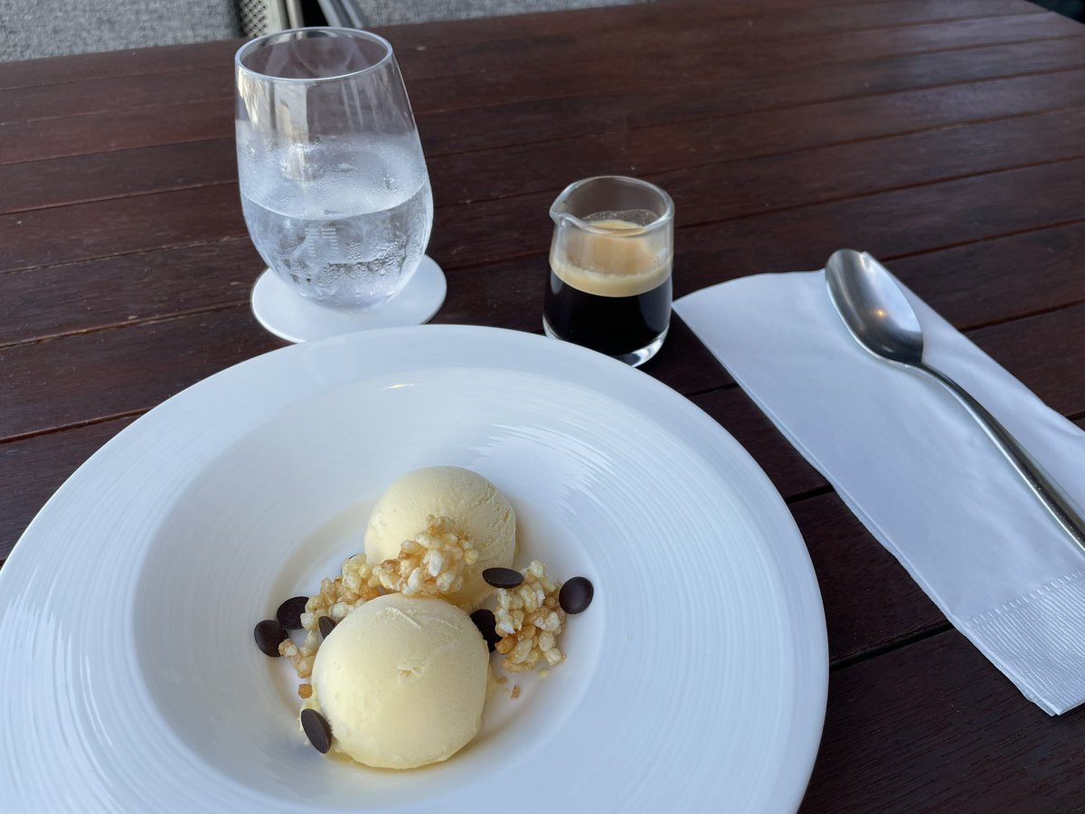 olr_olr's tweet photo. When you order an Affogato al caffè in #Tokyo @espiekermann #HighDining https://t.co/dXFIQpYk3q