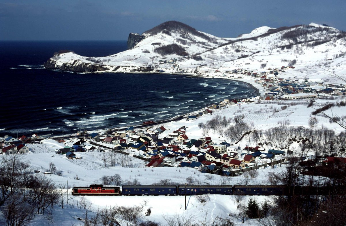 teinentetsu's tweet image. #既掲でもいいのでとにかくDLを貼ろう
全て既掲ですが、1980年代に北海道内のDD牽引客車をポジフィルムで記録。残念ながらDF50やDD54は世代的に全く記録できず。