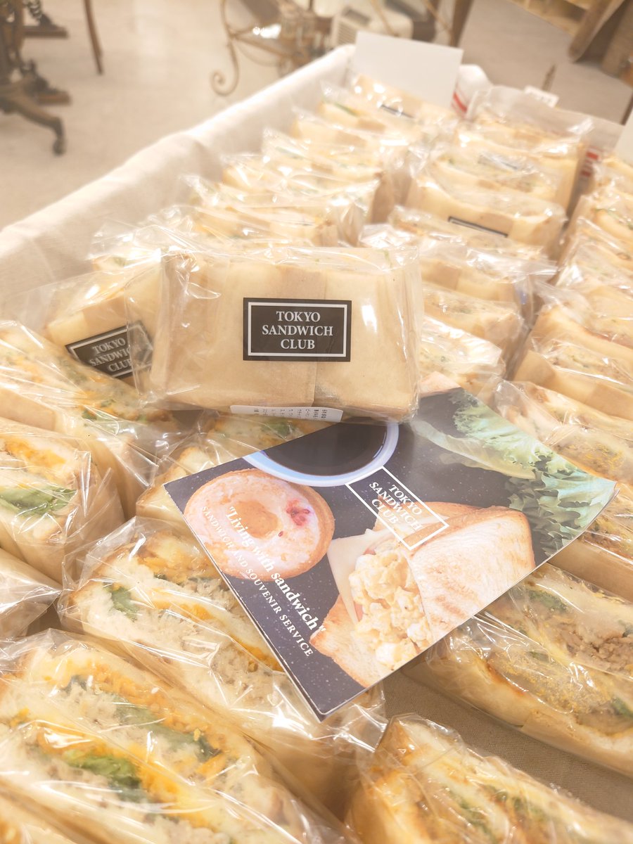 おはようございます。

TOKYO SANDWICH CLUBです！

先日、point no.39さんのレセプションにてケータリングサンドウィッチを置かせて頂きました。

素敵なお店でした〜♪
新店情報は↓
clownandsons.co.jp

＃pointno39 ＃アンティーク家具　＃アンティーク　＃家具 　＃照明