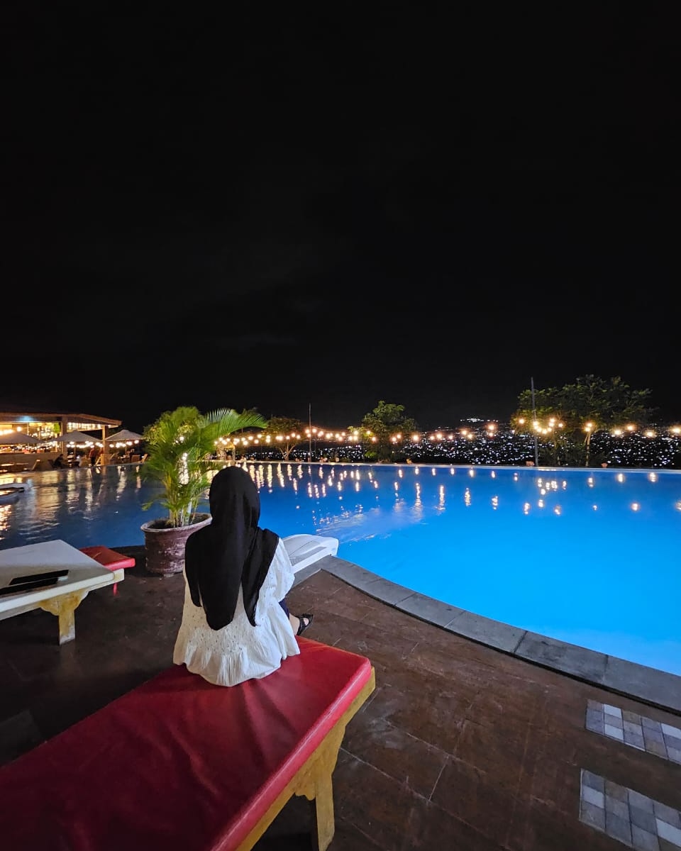 Library_3499's tweet image. enjoying solitude