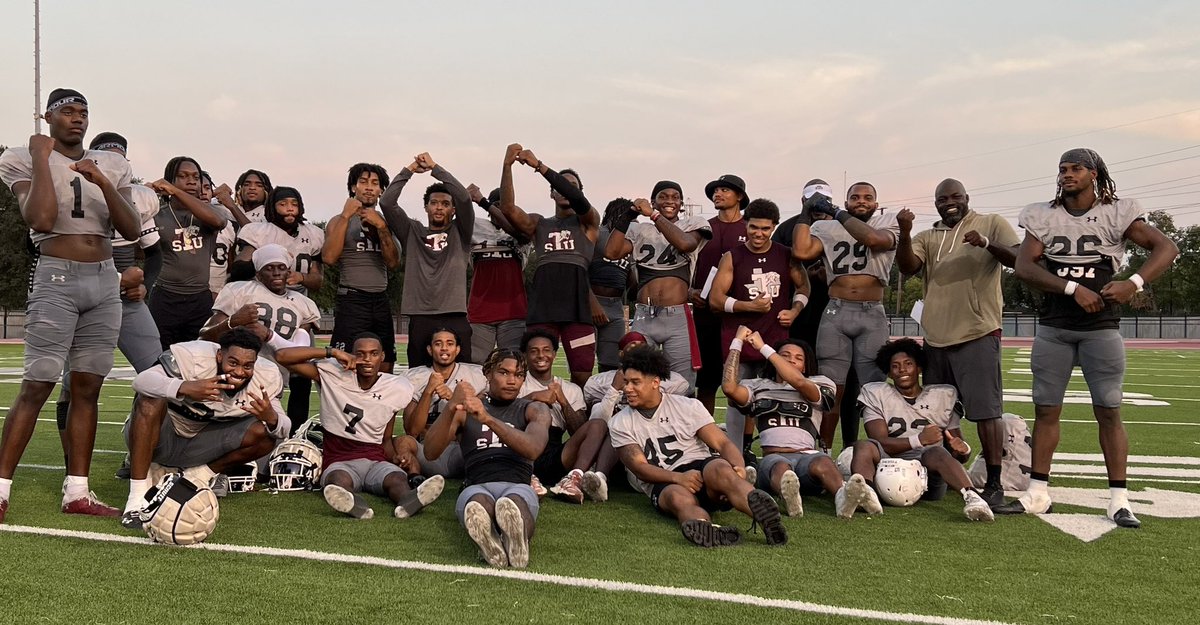 PVAMUDBcoach's tweet photo. Camp over. SZN mode. Secondary Name=SBG (SeatBelt Gang)☠️ https://t.co/DITZTR7LMK