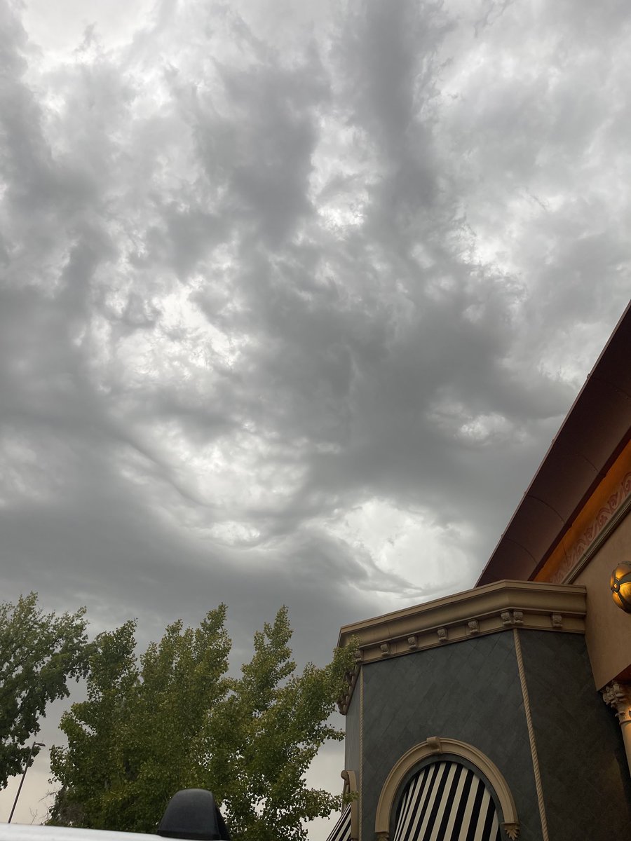 IncredibleLaura's tweet photo. Ummm~storm in Fresno 😬 Be safe! https://t.co/xaSN36TMEB