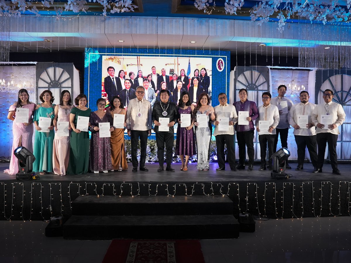 SCPh_PIO's tweet photo. SC Associate Justice Rodil V. Zalameda urged lawyers "to use technology cautiously and responsibly"
during the IBP - Capiz Chapter’s Induction of New Members and Installation of Officers and Fellowship Night, held on August 18, 2023 in Roxas City.

READ: https://t.co/fqjj6INshX https://t.co/fDkzqqkn2X