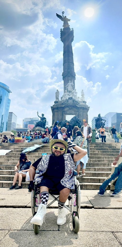 guzguevara's tweet image. Agradezco que lxs organizadores de la Marcha del @OrgulloLocoMx por la invitación a participar. ¡Fue increíble poder celebrar la locura con ustedes! 💜