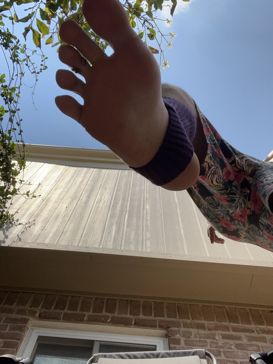 Wolfpause1's tweet photo. Let me help you keep you mind on my Sole
#MicroWP https://t.co/5qLmf8pyKQ