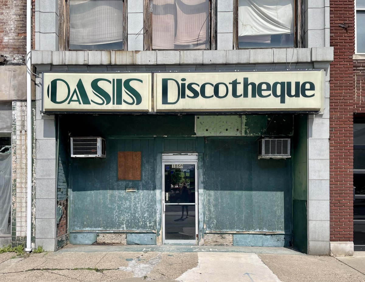 JoshLipnik's tweet photo. Oasis Discotheque
Wheeling, WV https://t.co/kc7PT1Lp7V