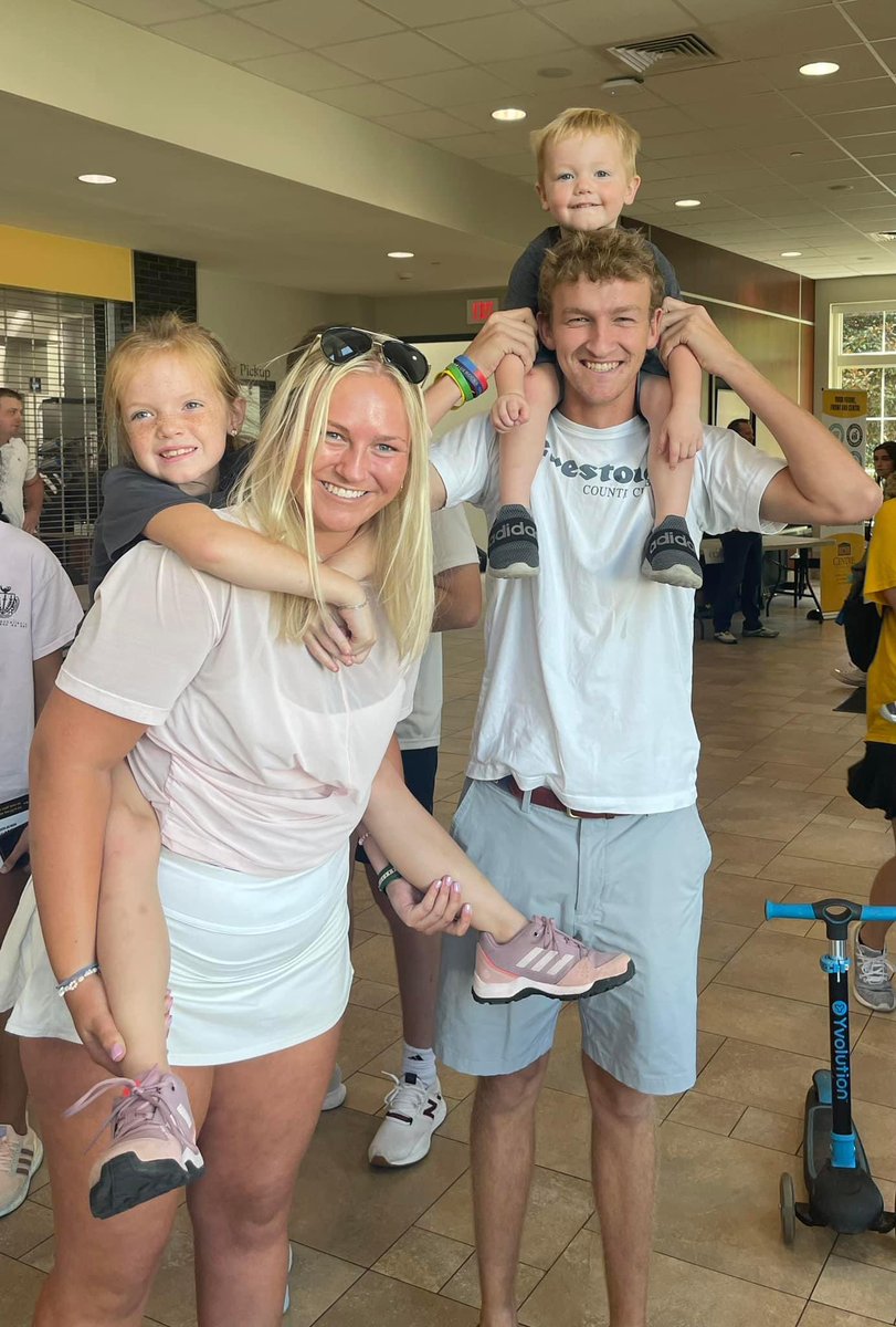 Centre_MGolf's tweet photo. It’s so good to see some familiar faces back on campus! #preseason #moveinday https://t.co/Y8Q7KlV6Af