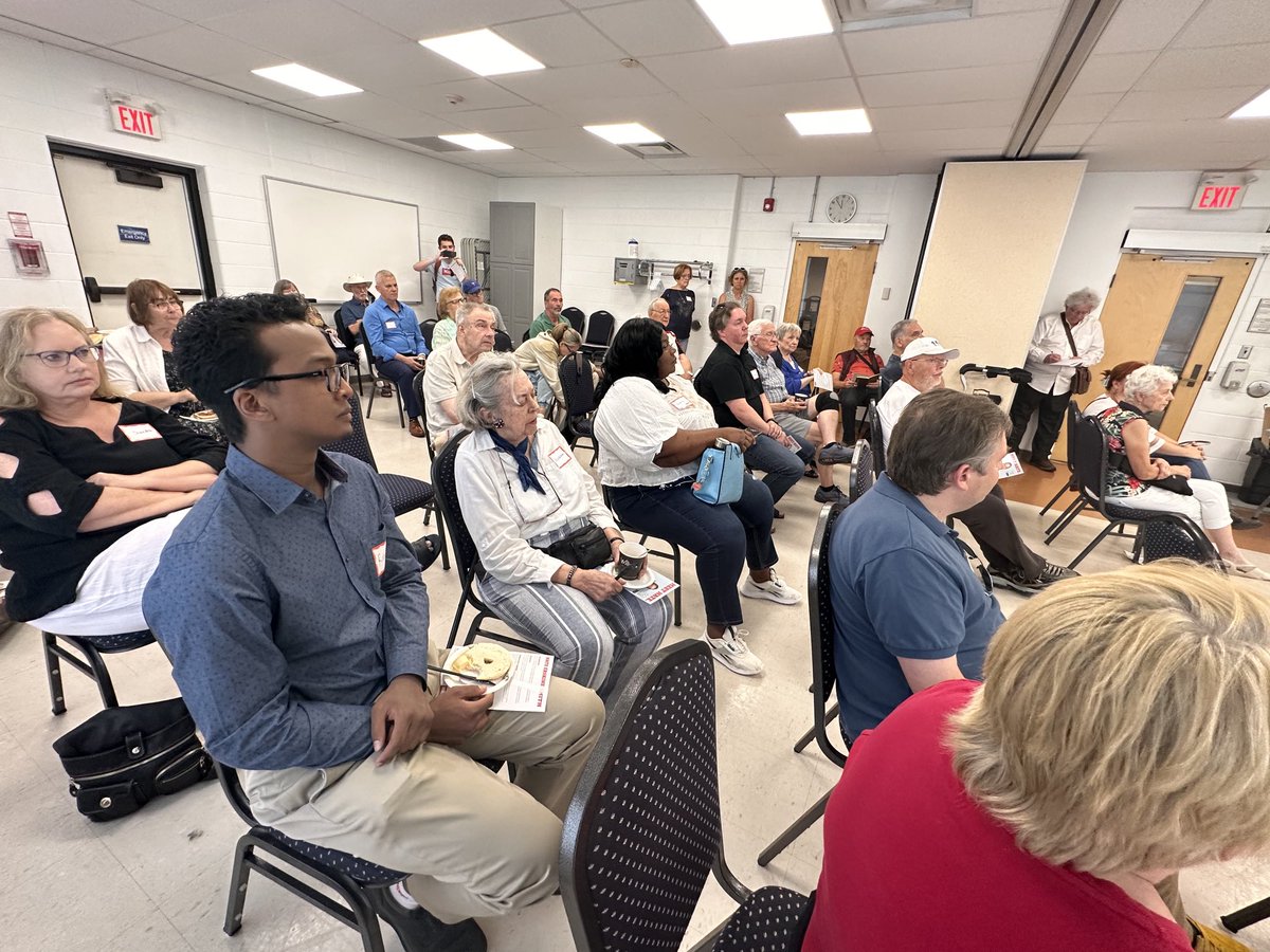BPLALiberals's tweet photo. Thanks Nate Erskine-Smith for a taking the time to share your ideas and values with enthusiastic Burlington Liberals today. #OLPLeadership #onpoli https://t.co/LlinxRKawf
