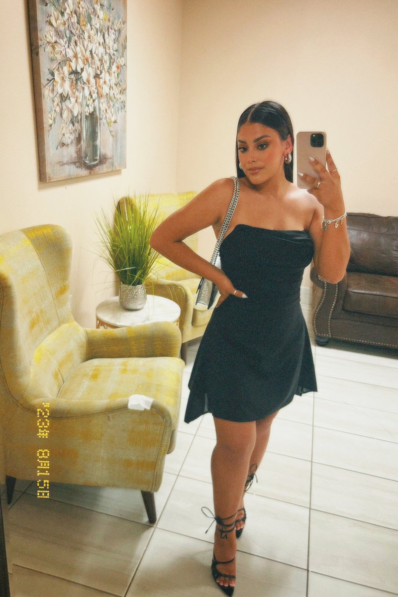 camiherreraxo's tweet photo. where we going? 😏🖤 https://t.co/phLwb68l3T