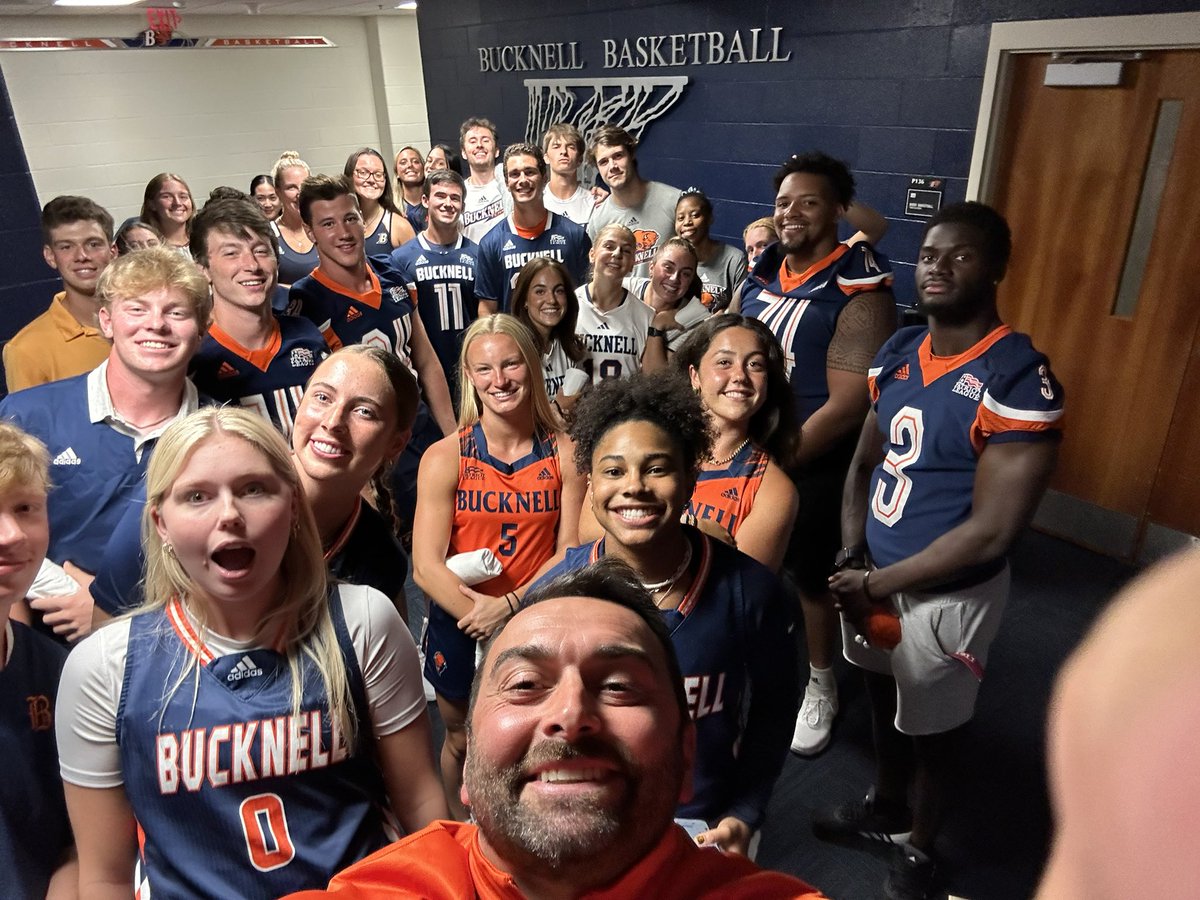 JohnGriffinIII's tweet photo. GREAT ENERGY in SOJKA!! Welcome @BucknellU class of 2027 to @Bucknell_Bison ! Tonight we introduced all of our athletics teams to the first year students. The 🔸and the 🔵 was on display!! https://t.co/9rocoKR9I6