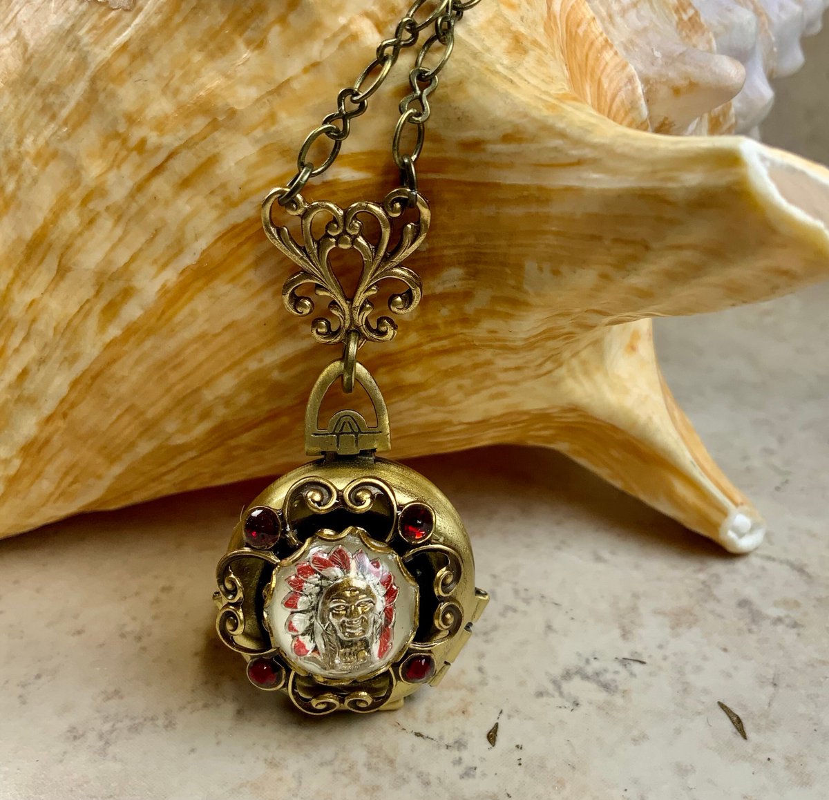 charsfavorite's tweet photo. Four Photo Locket Necklace, Indian Chief Photo Locket, Multi Picture Locket, Photo Locket, Multi Frame Locket https://t.co/qb7pp4Yekd #Etsy #Charsfavoritethings #LocketJewelry https://t.co/3FgoAN1n7G