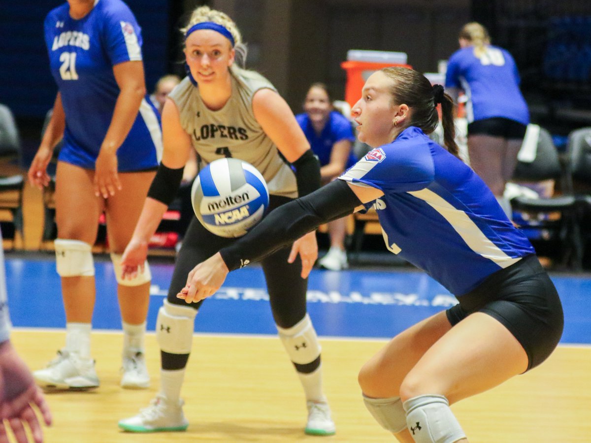 GottulaTodd's tweet image. The @UNKvolleyball atmosphere is strong even when it's "just a scrimmage." Can't wait to watch this team grow. #NetGains