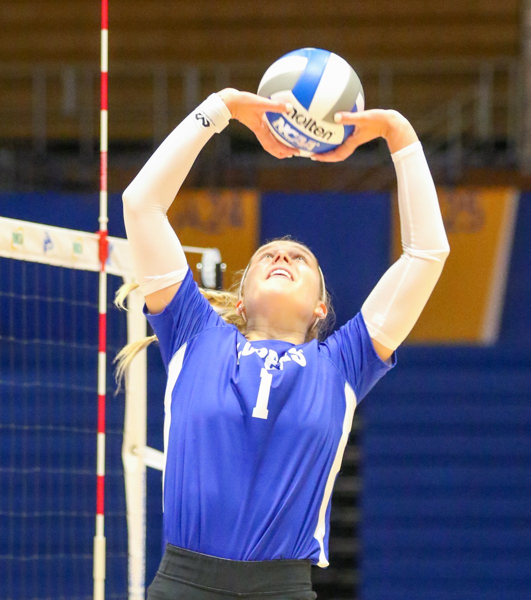 GottulaTodd's tweet image. The @UNKvolleyball atmosphere is strong even when it's "just a scrimmage." Can't wait to watch this team grow. #NetGains