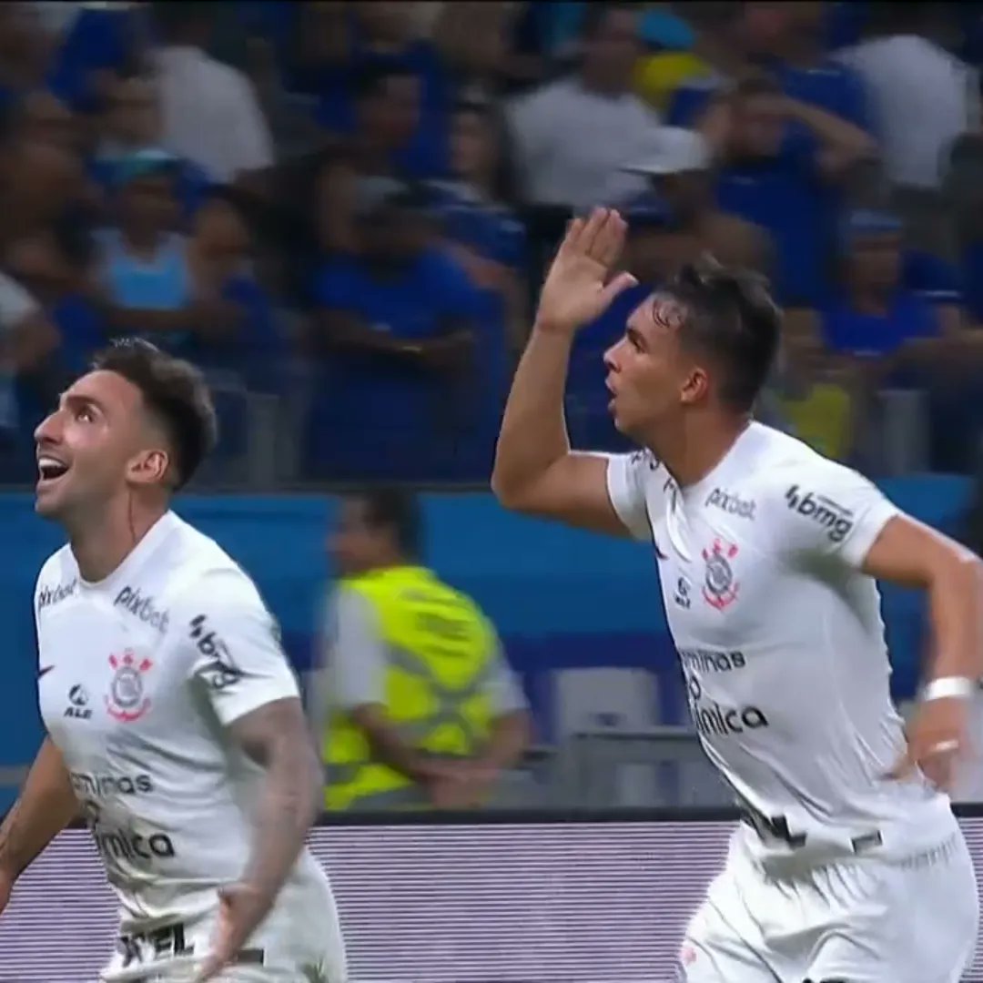 Mosquito marca no fim e Corinthians arranca empate com Cruzeiro