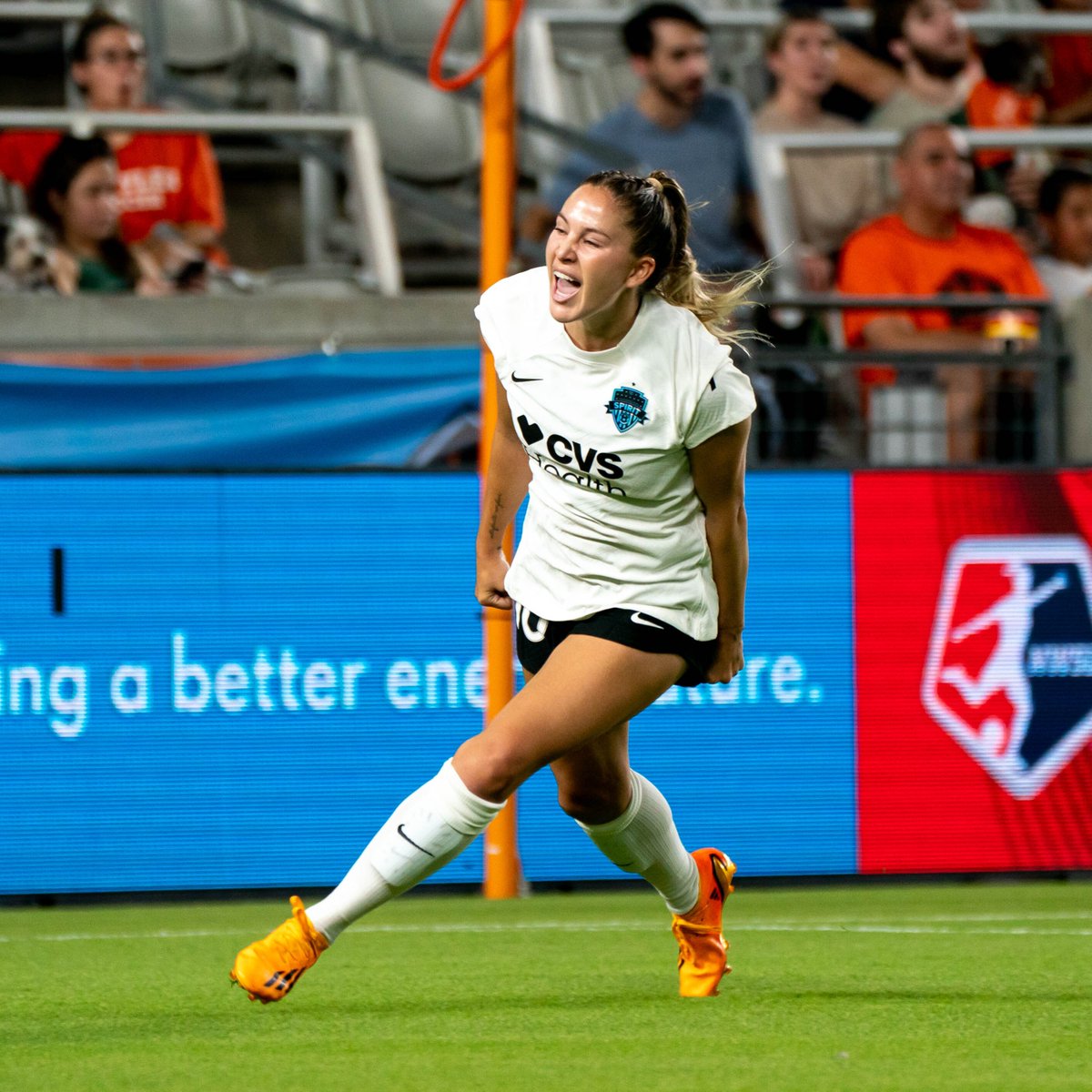 She's baaaaaaaaaack!!!!!!!!!!!