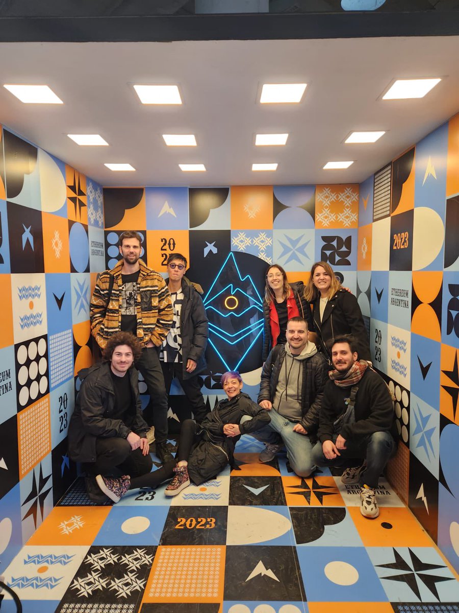 andreuspark's tweet photo. @EtherArgentina con el mejor team!!! 💥✌️🙌 https://t.co/QkcqZvRX5Q