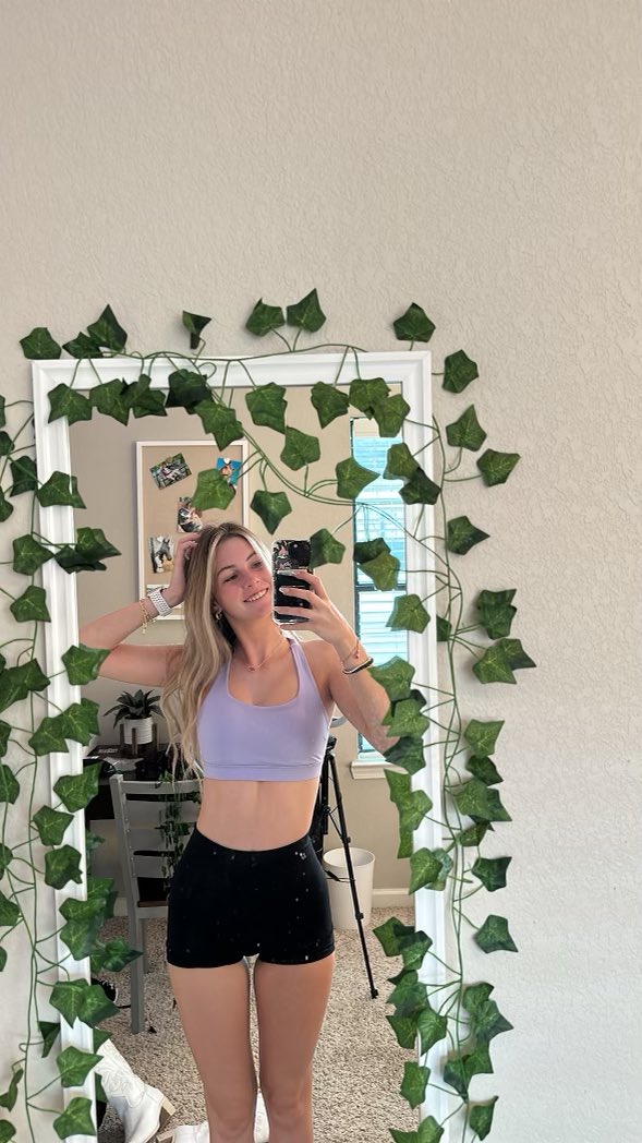 Pre gym pic from earlier 🤩