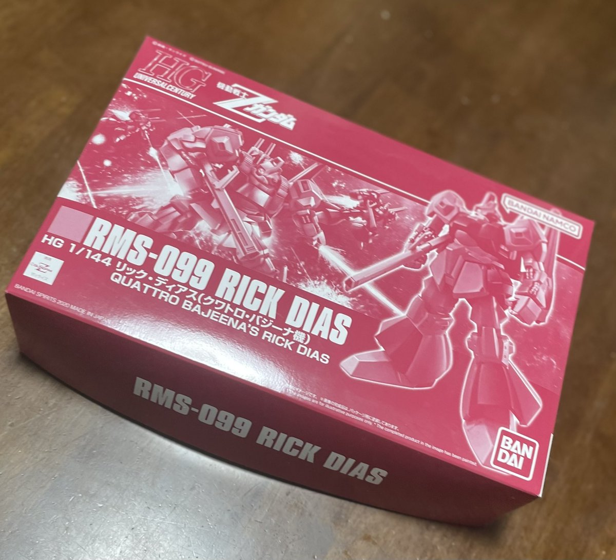 mint071106's tweet photo. 夏休みの自由課題って

ガンプラ持ってっちゃダメだよね😝

プレバンの説明書がモノクロ

箱は赤白

蛍光グリーンは光る💡

HGなのにこの足のサイズ😳ﾃﾞｶｯ

#ガンプラ
#RICKDIAS
#QUATTROBAJEENA https://t.co/FWfPNnU8YJ