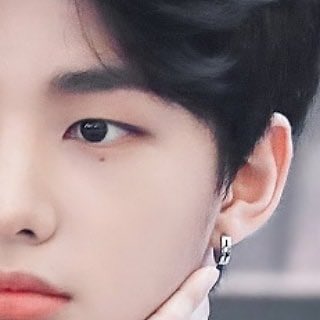8KIZS's tweet photo. Hyunjin’s eye mole is officially gone now ☹️ https://t.co/Ua7wkHoALk